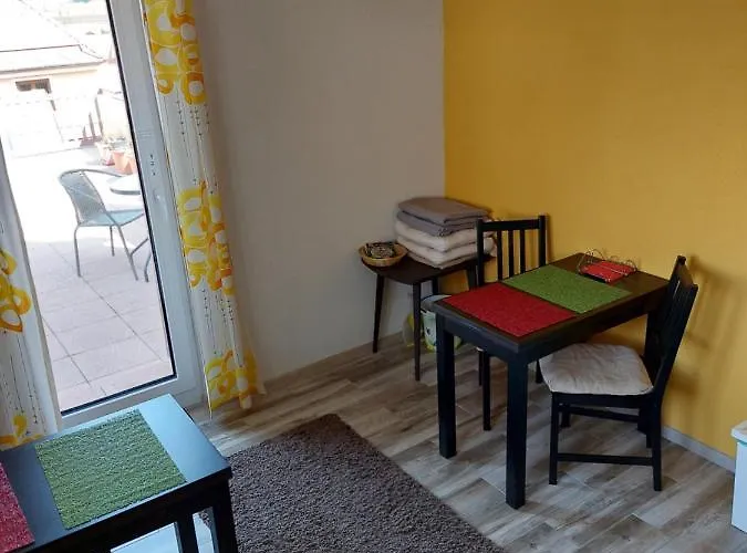 S Vyhlídkou Quarto em Acomodações Particulares *